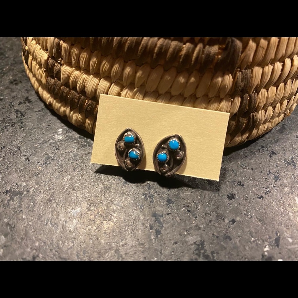 Vintage 1970s Framed Delicate Flower Sterling Silver & Turquoise Clip Earrings🌵